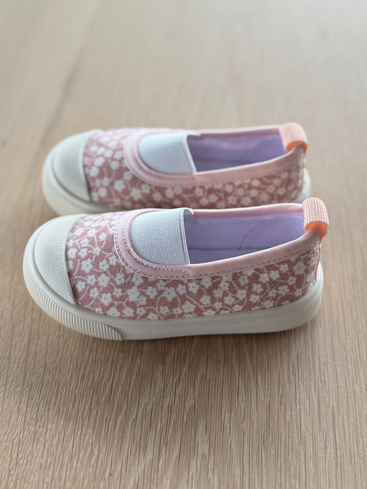 Pink flower takkie